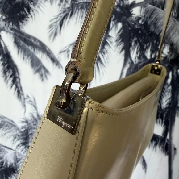 Salvatore Ferragamo Pearl Shoulder Bag & COA - Picture 5 of 6